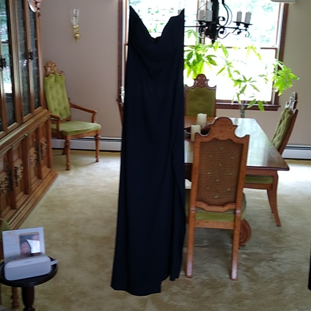 Black crepe strapless gown, left high slit. Size 9-10 - Picture 1 of 1